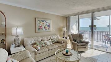 Condo (2 Bedrooms) | Property amenity