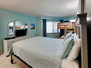 Condo (2 Bedrooms) | Property amenity