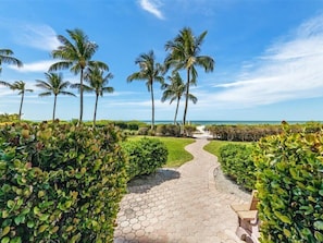 Condo (2 Bedrooms) | Property amenity