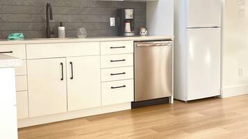 Micro-ondes, lave-vaisselle