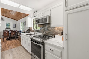 Electric kettle - Woodland Escape (Big Bear City)