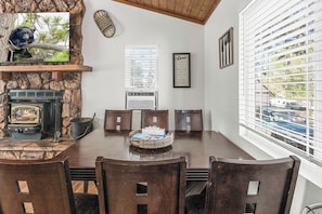 In-room dining - Woodland Escape (Big Bear City)