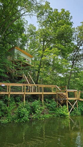 Dreamy Lakeside Treehouse Hideaway/Cabin for Couples