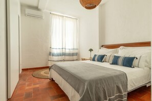 4 bedrooms, iron/ironing board, travel crib, free WiFi