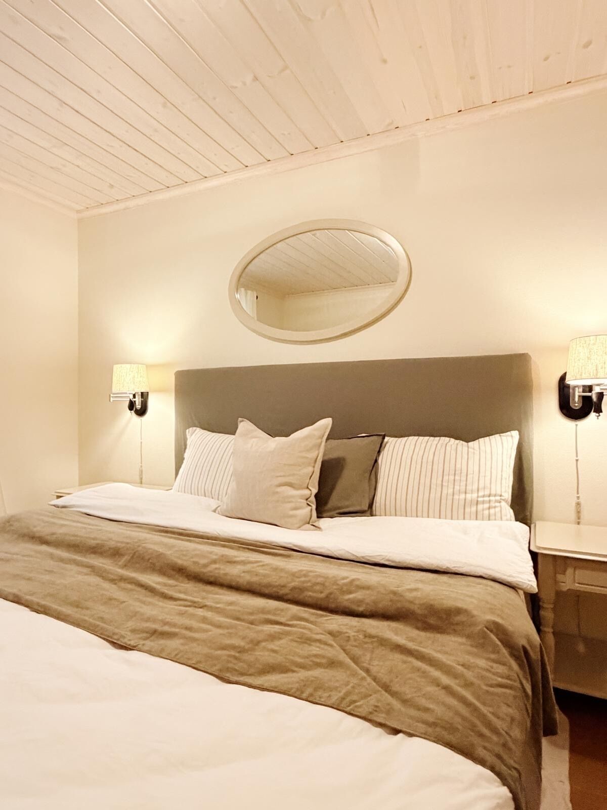 6 sovrum, skrivbord, strykjärn/strykbräda och resesäng