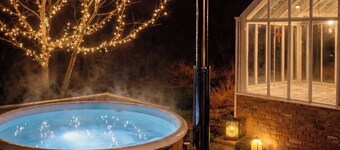 Private Fjord Retreat with Hot Tub & Boat – Near Preikestolen
