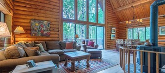 Teton Homestead: Whispering Pines Cabin