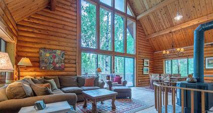 Teton Homestead: Whispering Pines Cabin