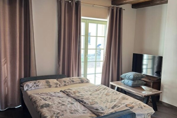 1 bedroom, iron/ironing board, WiFi, bed sheets