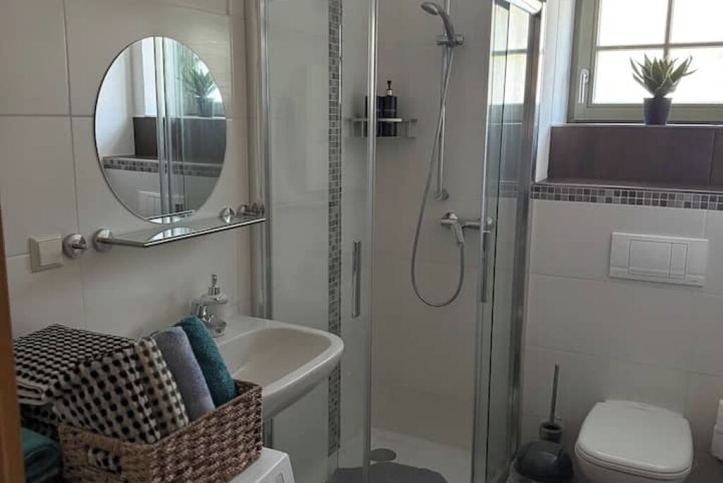 Dusche, Haartrockner, Handtücher, Seife