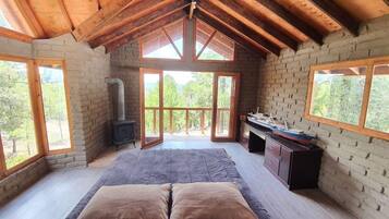 4 bedrooms, WiFi, bed sheets