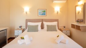A hotel room with a large bed, two bedside tables, a desk, and a mirror. - Villa Marifei in Kato Korakiana (Corfu)