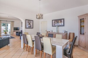 Villa - Vale Verde in Lagos With 6 Bedrooms and 4 Bathrooms (Lagos)