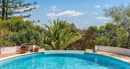 Vale Verde in Lagos With 6 Bedrooms and 4 Bathrooms
