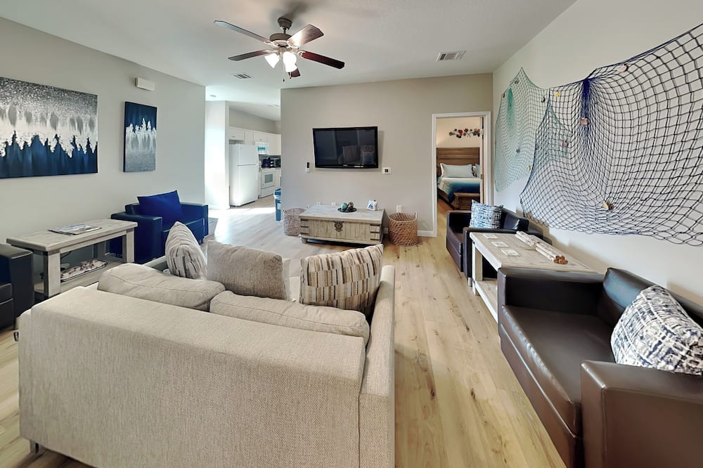 Beach Ballin' by Ryson Vacation Rentals - Texas City, TX