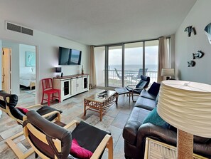 Condo (2 Bedrooms) | Property amenity