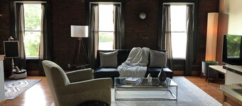 Cozy studio with AC and WiFi in Historic Geneva, NY.