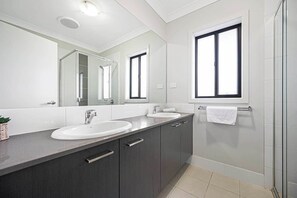 Een douche, een haardroger