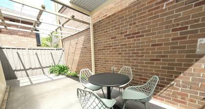 Sydney Concord Modern 2 bedroom sleeps 6 guests