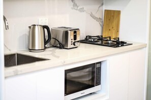 Kühlschrank, Ofen, Herdplatte, Toaster