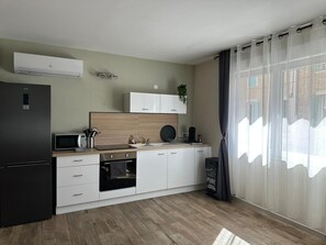 微波炉、烤箱、炉灶