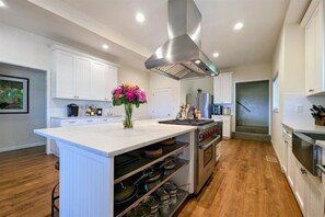 Mikrowelle, Ofen, Herdplatte, Geschirrspüler