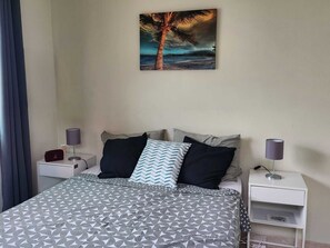 2 bedrooms, iron/ironing board, WiFi, bed sheets - Charming 2-bedroom resort apartement with AC, WiFi in beautiful Willemstad (Willemstad)