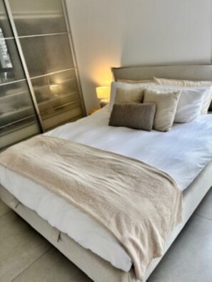4 bedrooms, desk, iron/ironing board, free WiFi