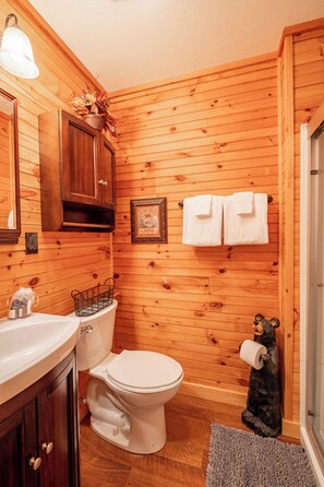 Een douche, een haardroger, handdoeken