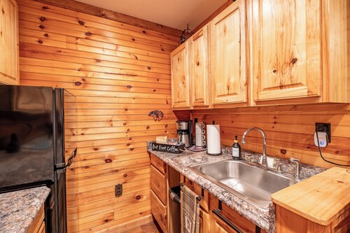 Sleepy Bear Cabin: Perfect for Solo Travelers