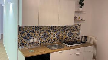 Micro-ondes, four, plaque de cuisson