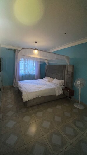 3 chambres, fer et planche à repasser, Wi-Fi, draps fournis