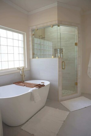 Shower, hair dryer, towels - 4BR Sleep 12 POOL Family Home Amarillo+Palo Duro (Amarillo)