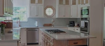 4Bd/2.5ba Movie Room Pool table bathtub, 3 Car Gar