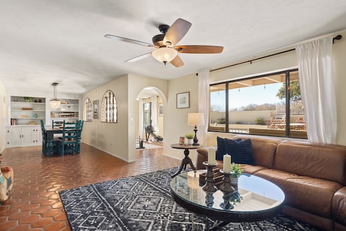 Spacious Tubac Escape – 4BR/3BA, Private Pool, Bar, Workout Room & 2 King Suites