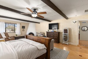 4 عدّة غرف نوم ومكتب ومكواة/لوح كي وسرير سفر