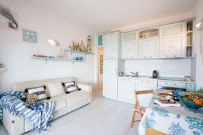 Living area - Palau | Boat Apartment | vista mare e terrazzo (Palau)