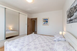 3 bedrooms, free WiFi, bed sheets