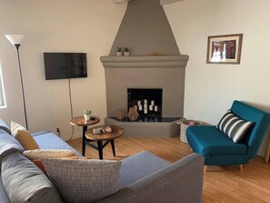 Smart TV - Delightful Sam Hughes Casita near University of Arizona (Tucson)