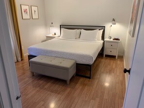 1 dormitorio, tabla de planchar con plancha, wifi y ropa de cama