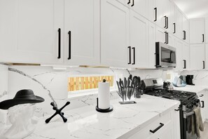 Microones, forn, placa de cuina i rentaplats 