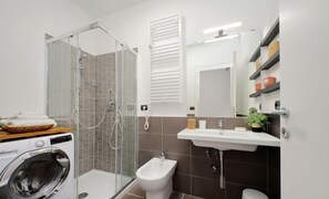 Douche, bidet