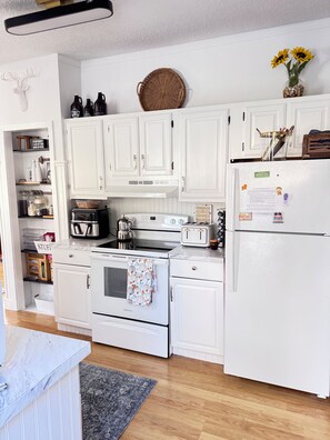 Mikrobølgeovn, ovn, kogeplade, opvaskemaskine