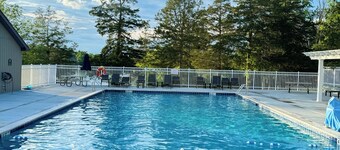 Quiet Upstate Escape by the Pond – Nature & Serenity Await
