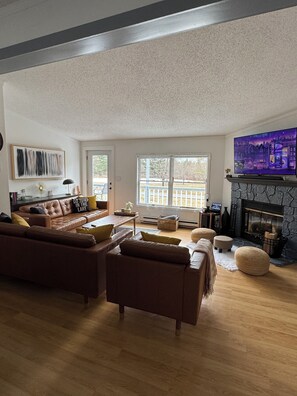 Smart TV, fireplace