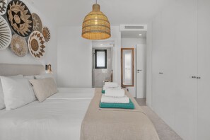 2 slaapkamers, een strijkplank/strijkijzer, reisbedje, gratis wifi