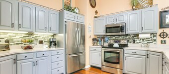 Hot Tub & Fire Pit: Rockbridge Getaway!