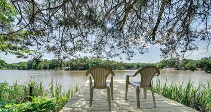 Waterfront Retreat on Raymond Gary State Lake