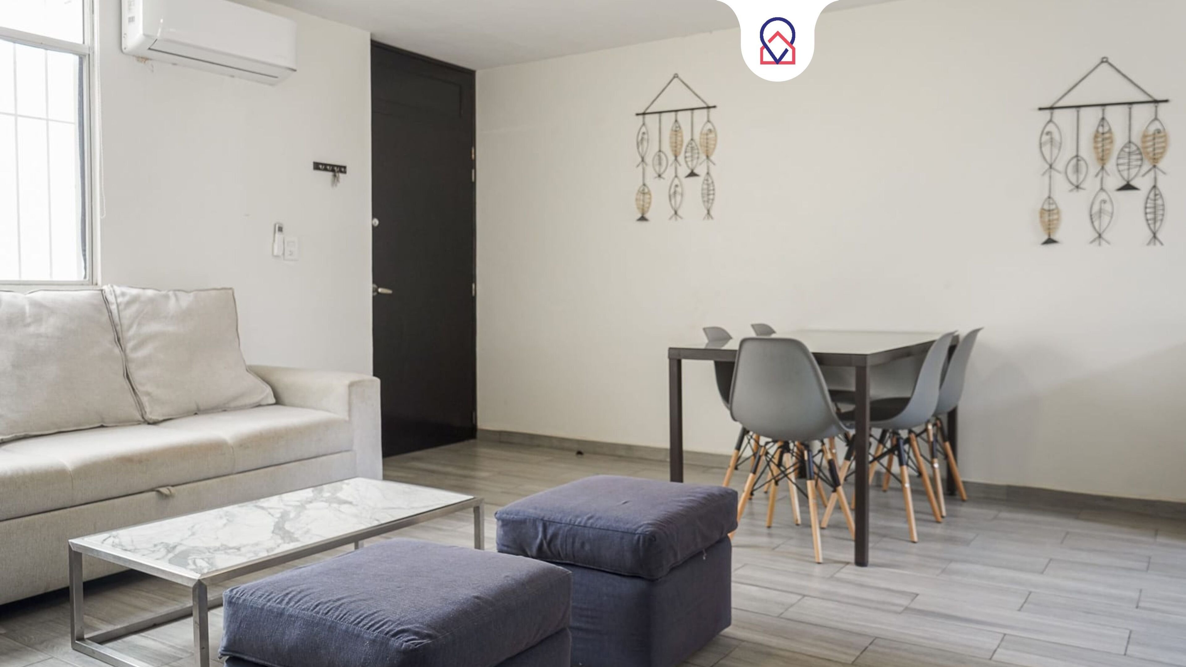 Deluxe Apartment | Living room | TV