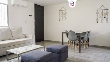 Deluxe Apartment | Living room | TV